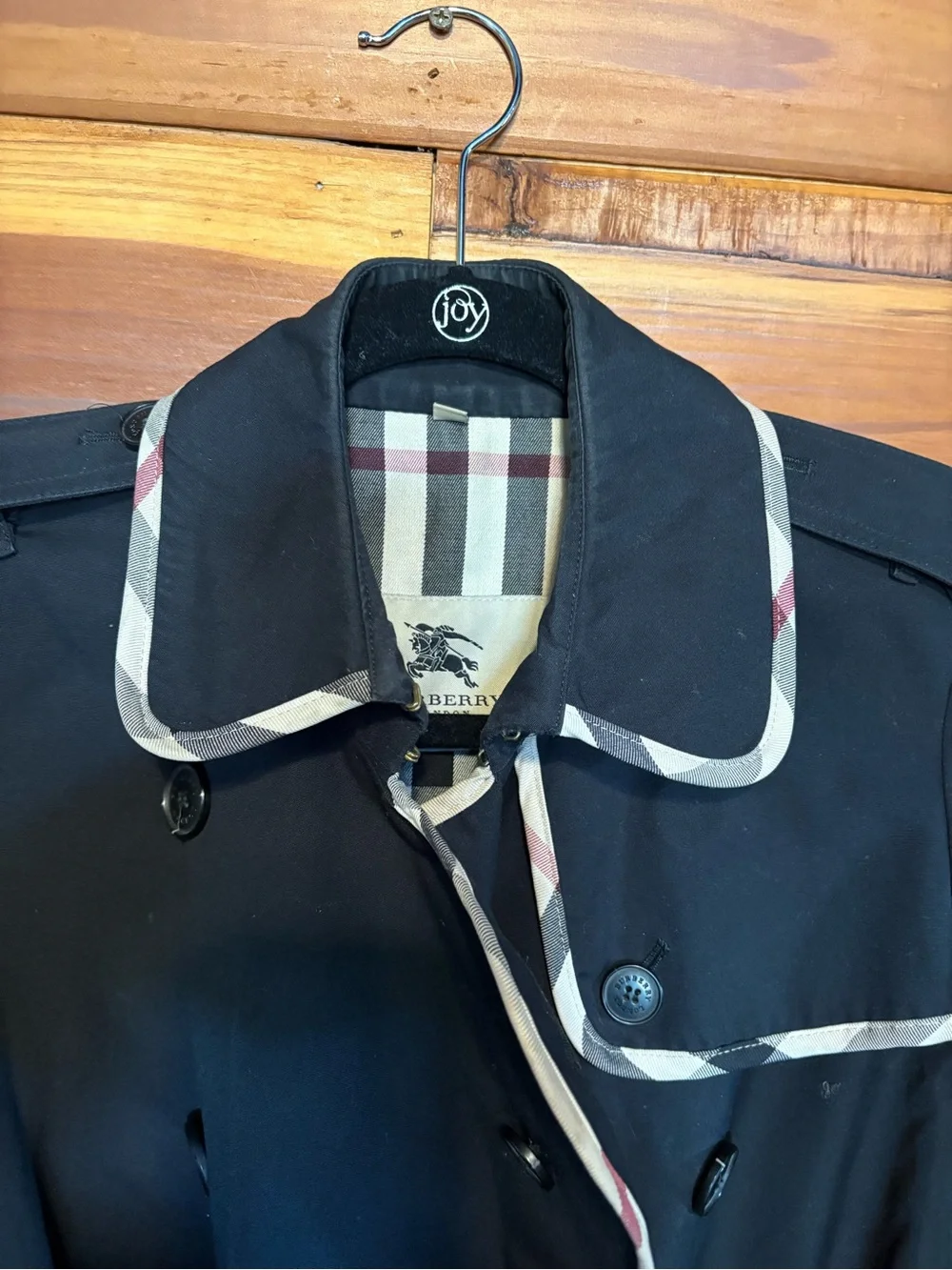 Classic Black Burberry Trench Coat with Contrast Trim - Picture 2 of 12